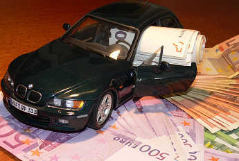 Nicht jeder kann sich die laufenden Kosten eines Autos leisten. Bild Kosten Auto im Monat