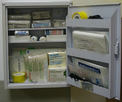 Erste-Hilfe-Schrank Erste Hilfe