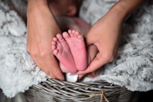 Babymassage Füße