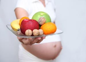 Bild Schwangere mit Früchten
