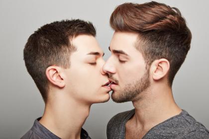 Gay Paar erstes Mal Kuss