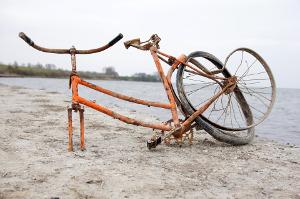 Bild altes, kaputtes Fahrrad