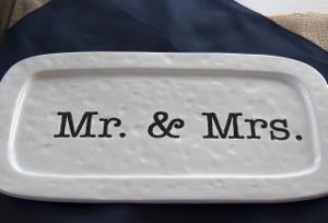 Bild Teller mit Mr & Mrs Aufschrift