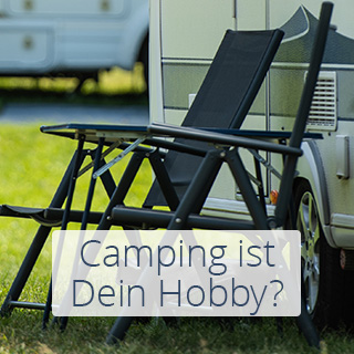 Camping ist Dein Hobby? Campingstühle vor einem Wohnmobil