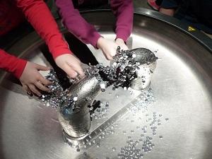 Die Magnetische Wirkung begeistert. Magnetische Wirkung.