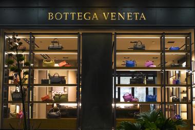 Das Unternehmen eröffnete 2006 eine Schule für Lederhandwerker. Bild Geschäft der Marke Bottega Veneta