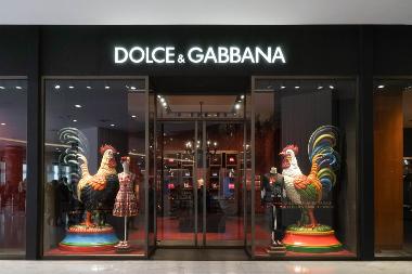 Regelmäßig werden die neuesten Kreationen des Designerlabels auf der Mailänder Modewoche präsentiert. Dolce und Gabbana Store