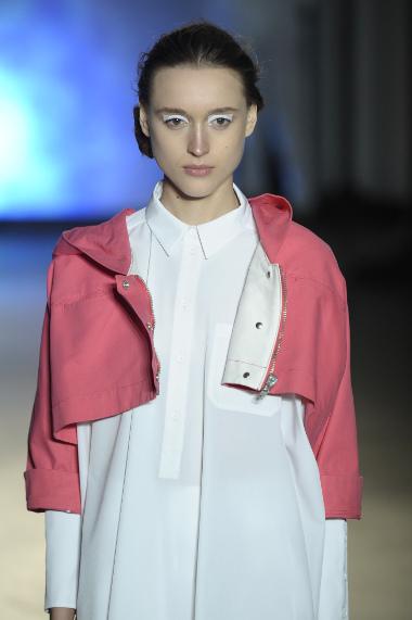 Der Designer des Labels wollte schon immer nach seiner eigenen Vorgehensweise arbeiten und orientiert sich somit nicht an der restlichen Modebranche. Bild Maison Martin Margiela Mode