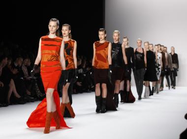 Der Designer Narciso Rodriguez hat kubanische Wurzeln. Bild Modenschau Narciso Rodriguez