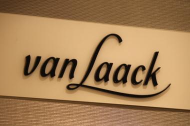 Van Laack ist ein deutsches Modehaus mit Firmensitz in Mönchengladbach. Bild Van Laack Store