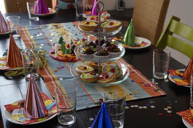Je bunter die Dekoration, desto besser die Party. Bild Dekoration für Silvesterparty