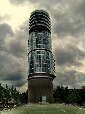 Das Exzenterhaus wurde auf einem siebengeschossigen Luftschutzbunker erbaut Bild Exzenterhaus
