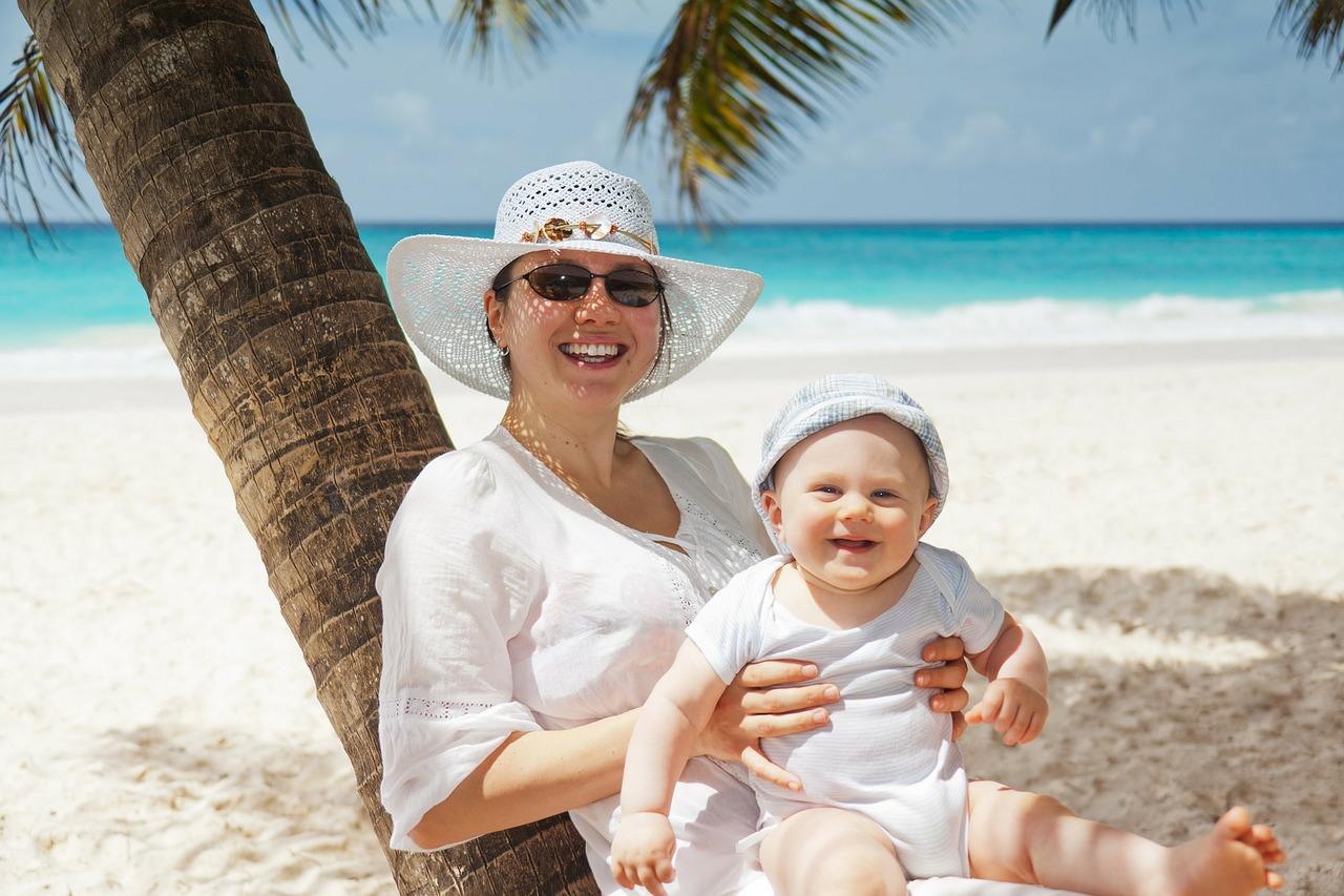 Mutter mit Kind im Urlaub Bild Mutter mit Kind im Urlaub