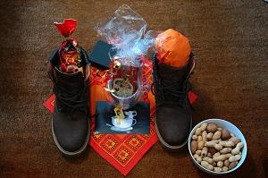 Der Brauch des Nikolauses stammt von Bischof Nikolaus von Myra. Bild Nikolausgeschenke