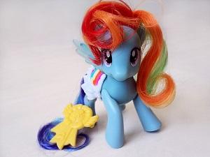 Die beliebten Ponys gibt es in verschiedenen Farben. My little Pony in der Farbe blau.