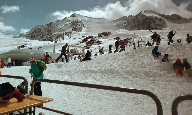 Bild Gruppe von Skifahrern auf Piste