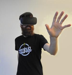 Bild Mann mit VR-Brille