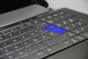 Laptop Reinigen Saubere Tastatur Und Bildschirm Markt De