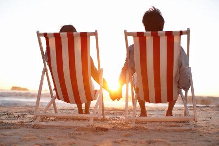 Ihre Eltern freuen sich sicher über einen Reisegeschenk. Bild Reisegutschein