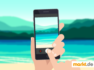 Du kannst Dein Smartphone als perfekten Urlaubsbegleiter nutzen Grafik Smartphone mit Strandfoto
